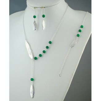 Sterling silver unparallel chain necklace, 42 cm around the neck with big olive leaf on 1 side & 5 green jade stone on the other side, with 9cm hanging chain, 1 Green Jade and olive leaf.